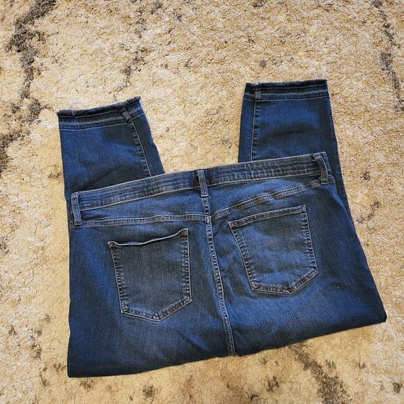 Torrid premium sky high skinny crop capris - Picture 7 of 10